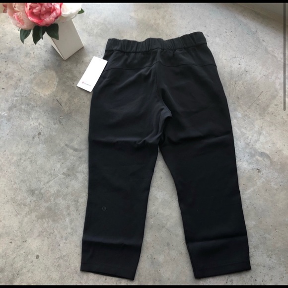 Lululemon On The Fly Crop Size 6 - Picture 4 of 5